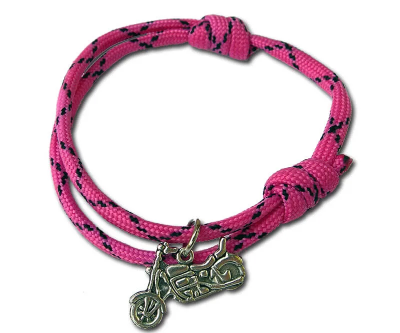 Rózsaszín paracord karkötő chopper fityegővel