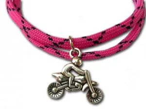 Endurós paracord karkötő