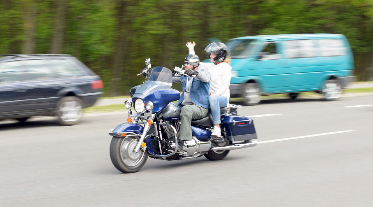Motoros integetés