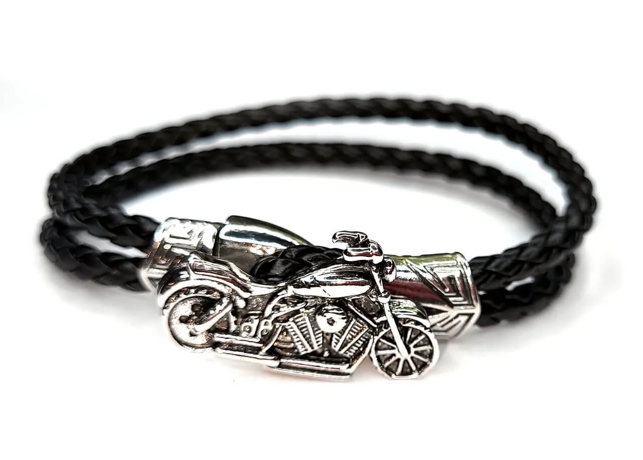 Dupla Fonott Műbőr Karkötő Motoros medállal